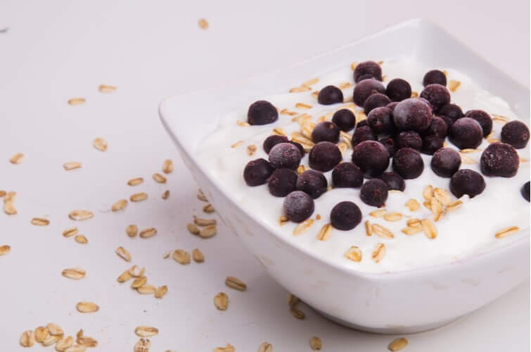 Yoghurt and berries in bowl