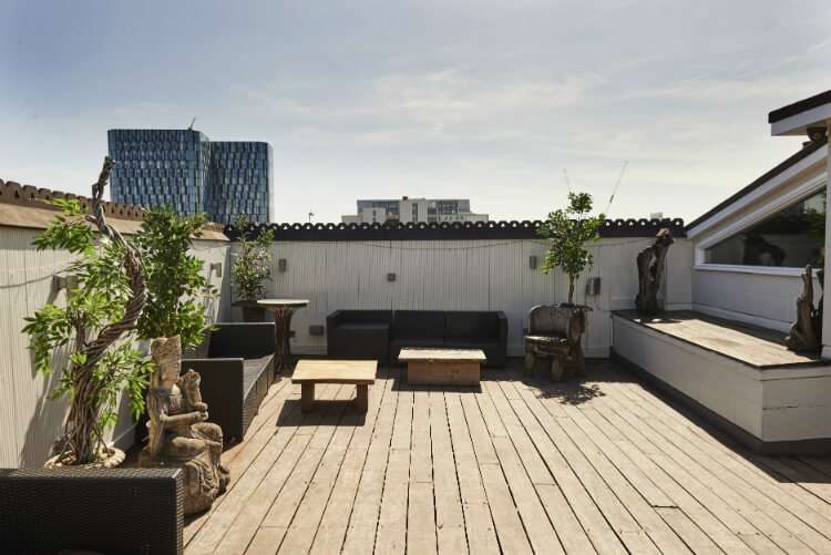 Rooftop Terrace in London - Driver